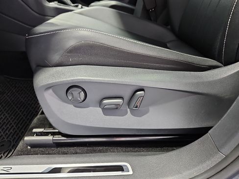 Certified 2023 Volkswagen Tiguan SE R-Line FWD image 17