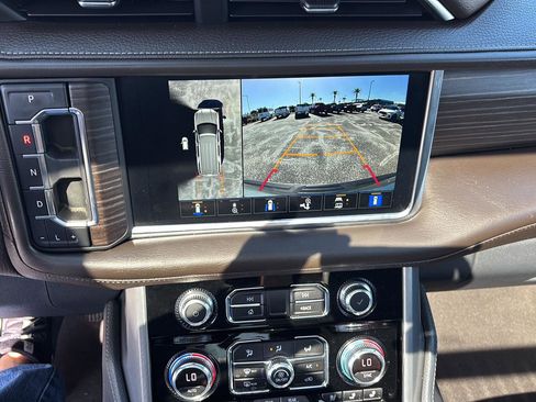 Used 2022 GMC Yukon Denali w/ Denali Premium Package image 21