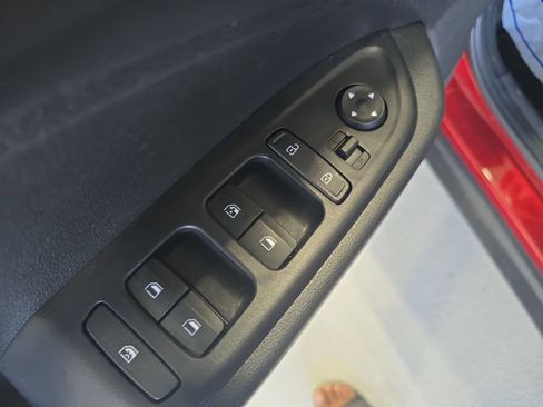 Certified 2024 Hyundai Venue Limited FWD image 12