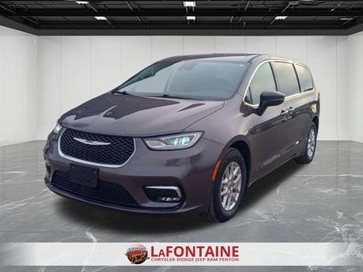 Used 2023 Chrysler Pacifica Touring-L