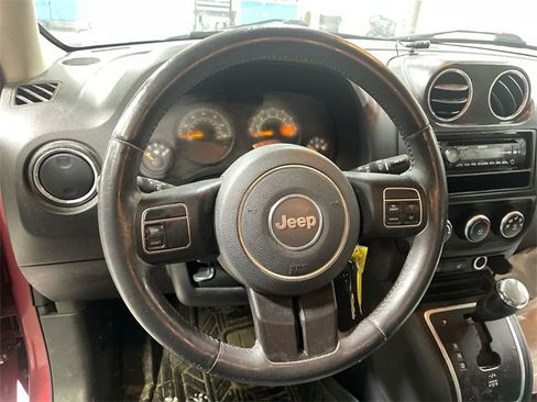 Used 2014 Jeep Patriot Latitude image 10