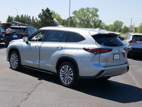 Certified 2024 Toyota Highlander Platinum AWD/4WD image 6
