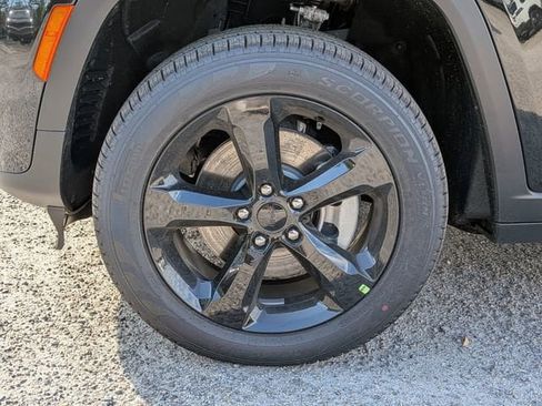 New 2026 Jeep Grand Cherokee L Limited RWD image 11