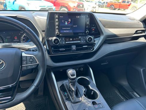 Used 2020 Toyota Highlander XLE FWD image 20