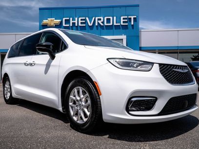 Used 2024 Chrysler Pacifica Touring-L
