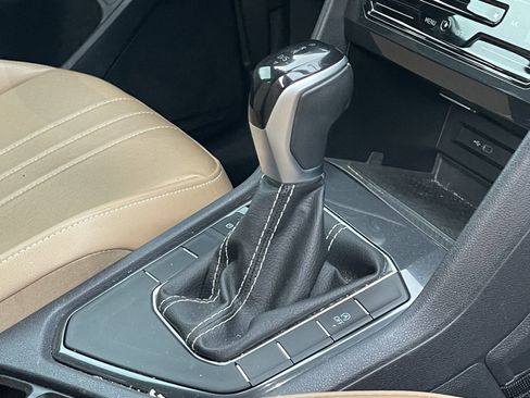 Used 2024 Volkswagen Tiguan SE image 8