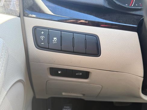 Used 2014 Kia Cadenza Premium image 12