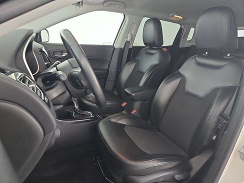 Used 2019 Jeep Compass Latitude FWD image 24