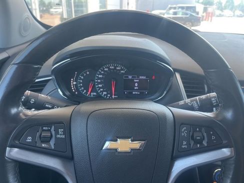 Used 2020 Chevrolet Trax LT w/ LT Convenience Package image 11