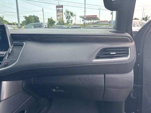 Used 2024 Chevrolet Suburban Premier AWD/4WD image 16