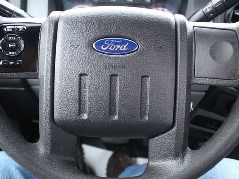 Used 2015 Ford F550 4x4 Regular Cab Super Duty image 15