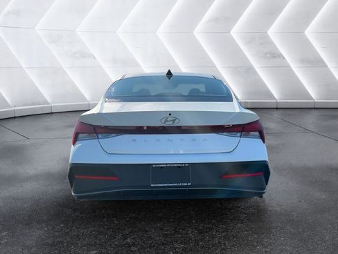 Used 2026 Hyundai Elantra SE FWD image 6