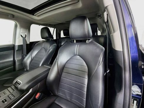 Used 2022 Toyota Highlander XLE AWD/4WD image 12