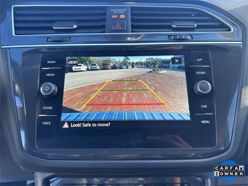 Used 2024 Volkswagen Tiguan SE image 19
