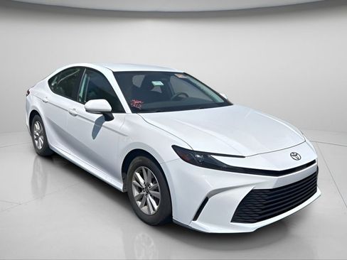 Used 2025 Toyota Camry LE FWD image 2