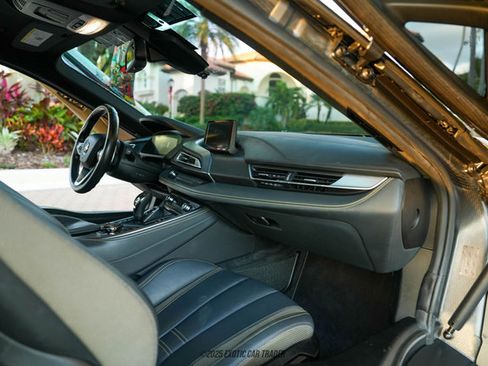 Used 2017 BMW i8 image 39