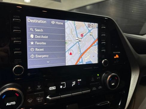 Used 2020 Toyota Highlander XLE AWD/4WD image 20