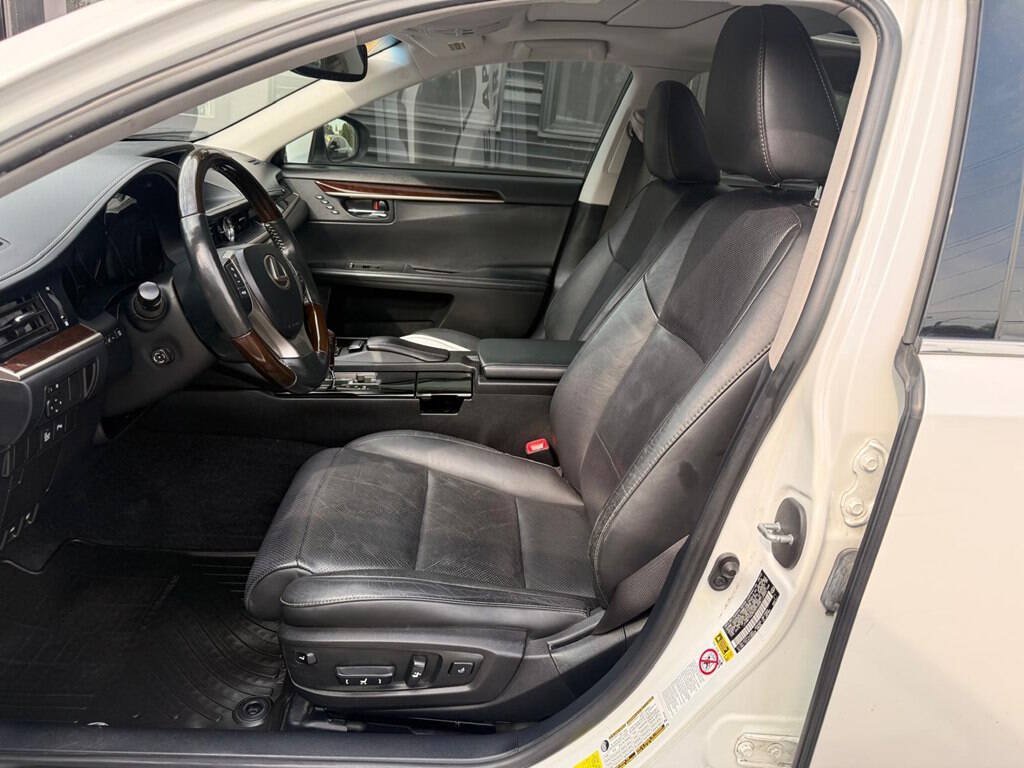 Used 2014 Lexus ES 350 w/ Ultra Luxury Package FWD image 8