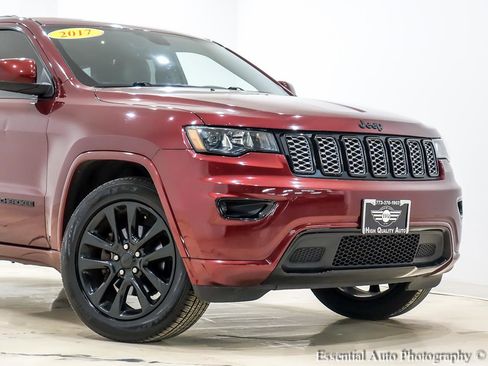 Used 2017 Jeep Grand Cherokee Altitude image 2
