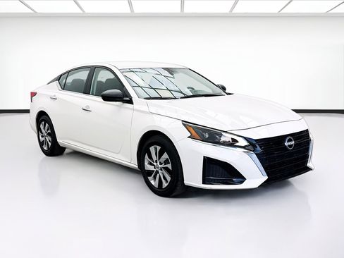 Used 2025 Nissan Altima 2.5 S FWD image 3
