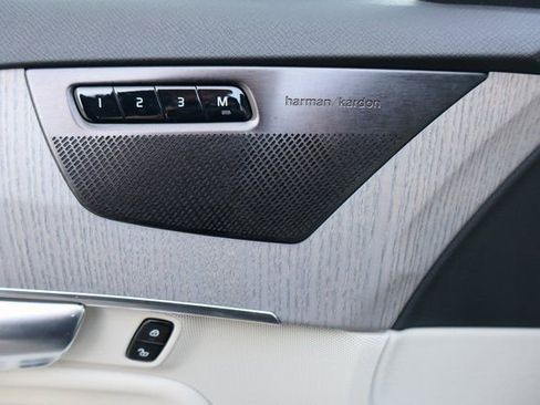 Used 2025 Volvo XC90 B6 Plus w/ Protection Package Premier image 19