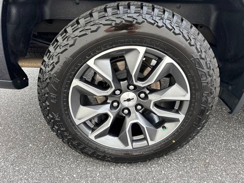 Used 2024 Chevrolet Silverado 1500 RST w/ Z71 Off-Road Package AWD/4WD image 11