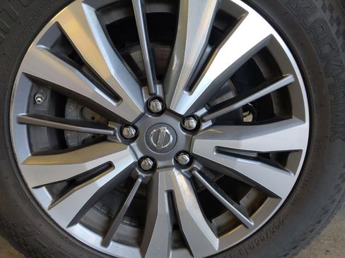 Used 2018 Nissan Pathfinder SV image 31