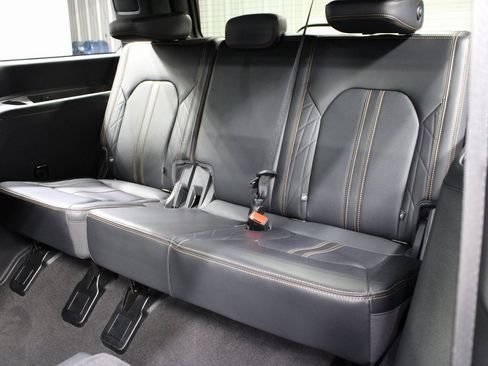 Used 2024 Ford Expedition Platinum image 12