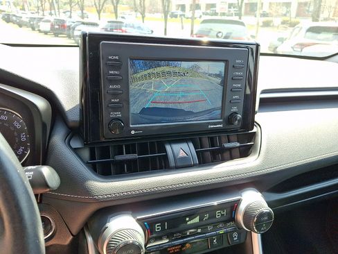 Used 2020 Toyota RAV4 XLE w/ Convenience Package image 24