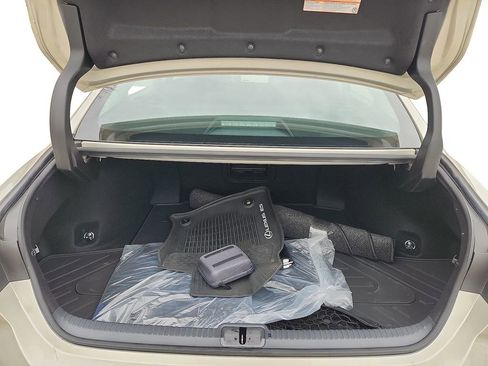 Used 2024 Lexus ES 300h w/ Luxury Package image 28