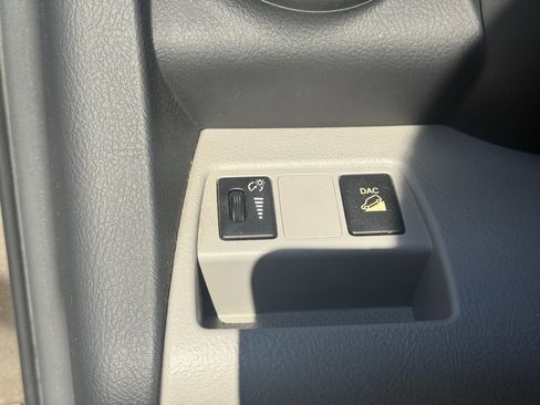 Used 2012 Toyota RAV4 4WD V6 image 16