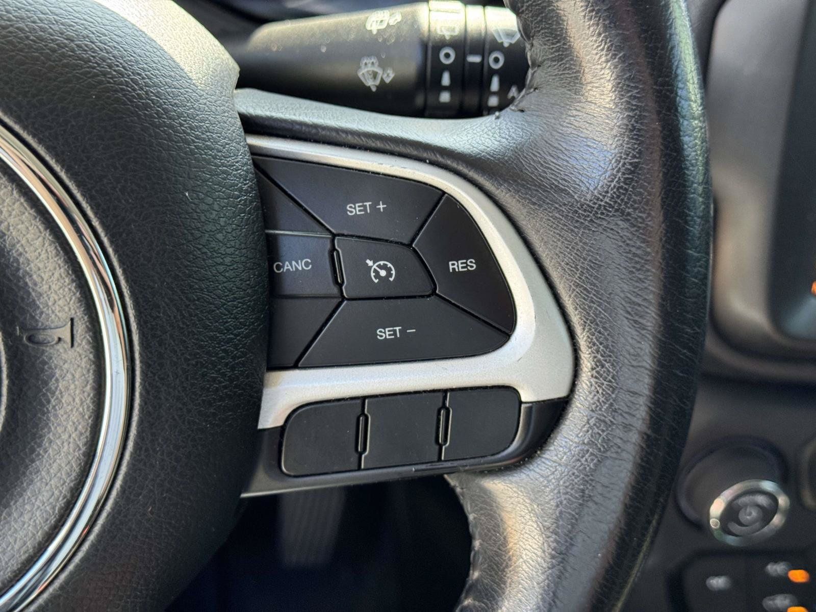 Used 2020 Jeep Renegade Latitude w/ UConnect 8.4 Nav Group AWD/4WD image 17