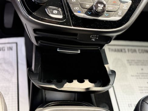 Used 2026 Chrysler Pacifica Select FWD image 35