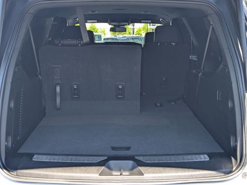 Used 2025 Chevrolet Suburban Z71 AWD/4WD image 31