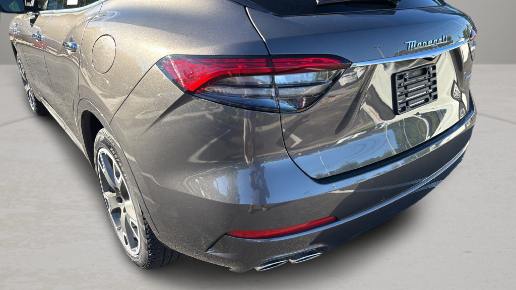 Certified 2023 Maserati Levante GT AWD/4WD image 12