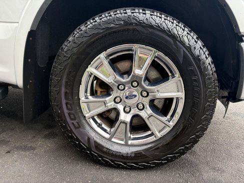 Used 2016 Ford F150 Lariat w/ Equipment Group 502A Luxury AWD/4WD image 19