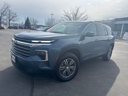 Used 2024 Chevrolet Traverse LT w/ Enhanced Driving Package image 1