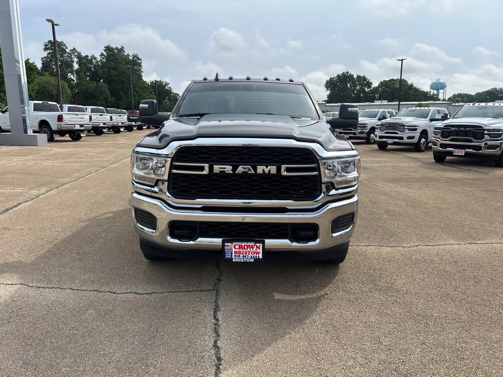 Used 2024 RAM 3500 Tradesman w/ Chrome Appearance Group AWD/4WD image 6