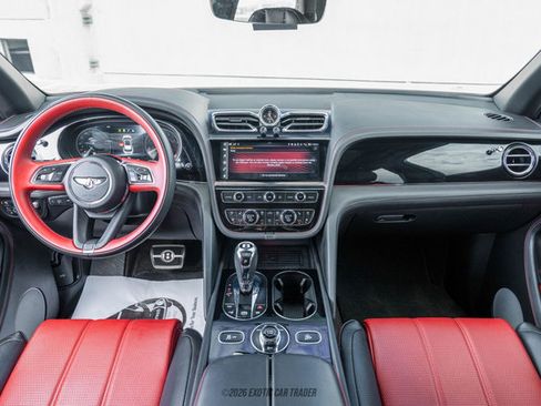 Used 2022 Bentley Bentayga image 27