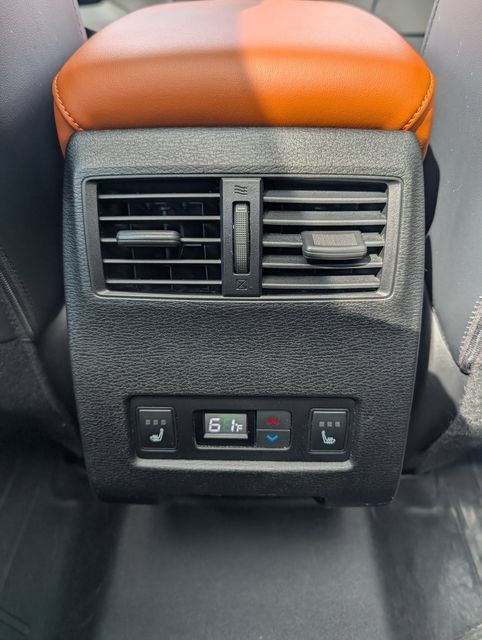 Used 2023 Mitsubishi Outlander SEL AWD/4WD image 19
