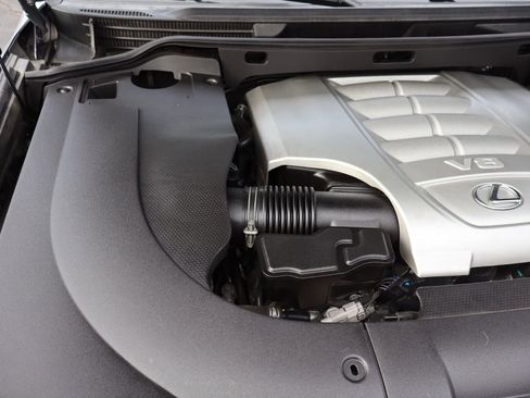 Used 2010 Lexus LX 570 4WD image 42