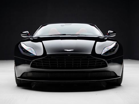 Used 2019 Aston Martin DB11 Volante RWD image 10