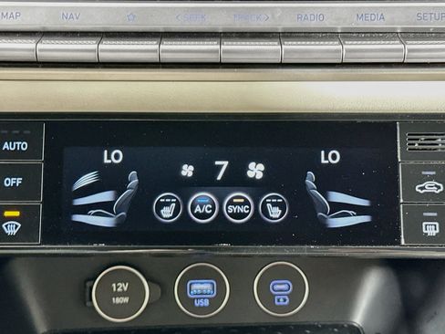 Used 2025 Genesis G70 2.5T RWD image 26