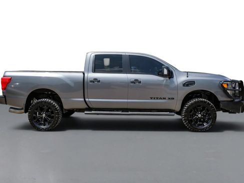 Used 2018 Nissan Titan SL w/ Midnight Edition AWD/4WD image 4