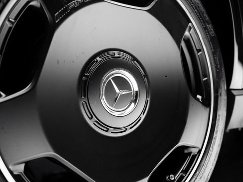 Used 2025 Mercedes-Benz GLS 63 AMG 4MATIC image 23