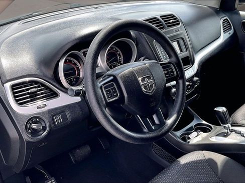 Used 2019 Dodge Journey SE image 15