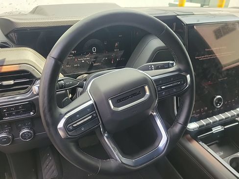 Used 2025 GMC Yukon Denali AWD/4WD image 32