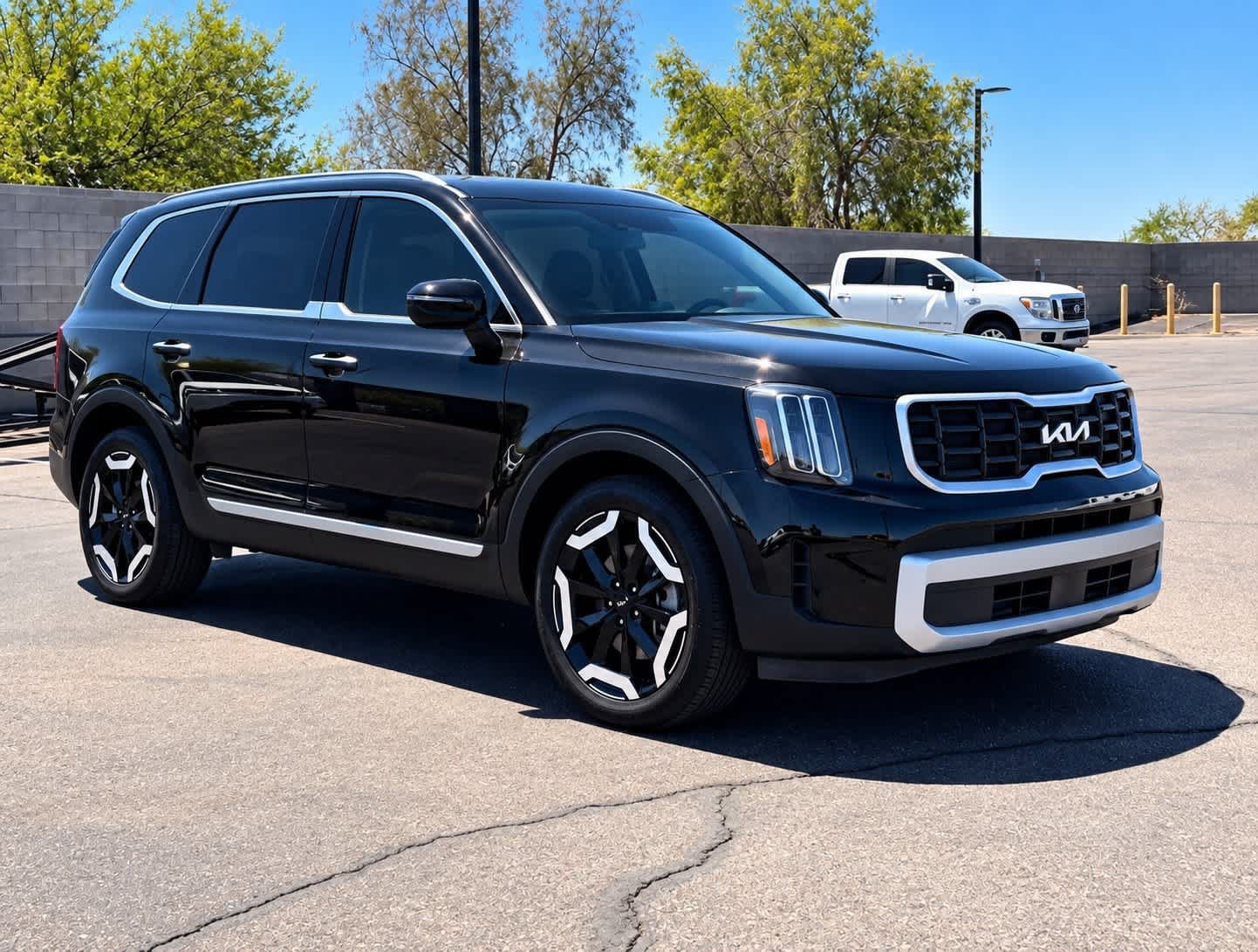 Used 2023 Kia Telluride S FWD image 9