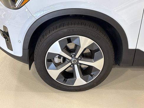 Certified 2024 Volvo XC40 B5 Plus w/ Protection Package Premier AWD/4WD image 8