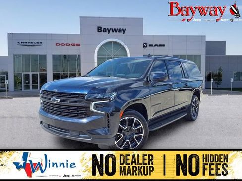 Used 2024 Chevrolet Suburban RST RWD image 1